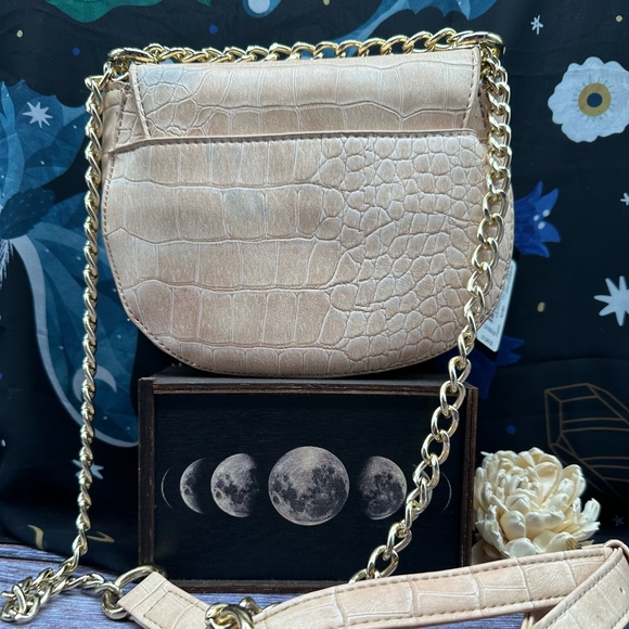 BEBE | Croc Embossed Tan Faux Leather Crossbody Bag NWT - Picture 5 of 5